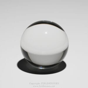 穢れのない美しさ~無垢水晶玉の魅力 - FieldStones
