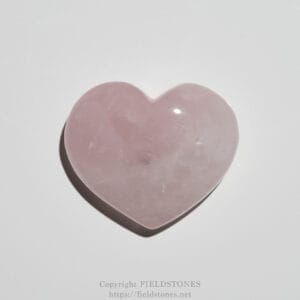Pink heart-shaped stone (rose quartz) centered on a white background with a copyright watermark at the bottom.